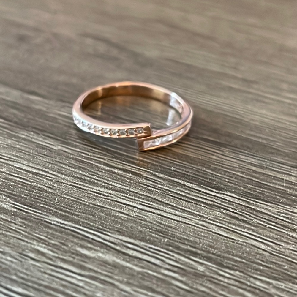 The Silver Collective rose gold ring (size 6)